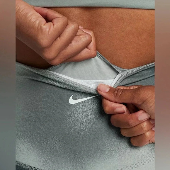 NWT Nike Women’s One High Waist Full Length Leggings L - Picture 3 of 8